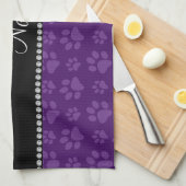 紫パーソナライズされた犬の足跡に名前を付ける キッチンタオル (四つ折り)