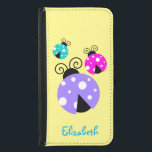 紫ピンクと青のラディバグパーソナライズされた3 GALAXY S5 ウォレットケース<br><div class="desc">可愛お洒落いラディバグ。この明るい色のラディバグは背中に可愛い白い水玉模様を持つ楽しいラウンド体を持っている。頭部は半月形で黒く、カールした可愛い感じ。この3匹のラディバ絵を描グは明るい紫、ピンク、青である。名前またはカスタマイズ他の文字でパーソナライズ/パーソナライズ。</div>
