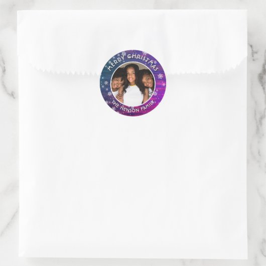 紫ピンクの木の素朴スノーフレークのクリスマスフォト ラウンドシール (バッグ)