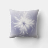 紫ファンシーの上の白い雪の結晶 クッション (裏面)