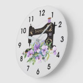 紫フローラヴィンテージ裁縫機械モノグラム ラージ壁時計 (傾斜)