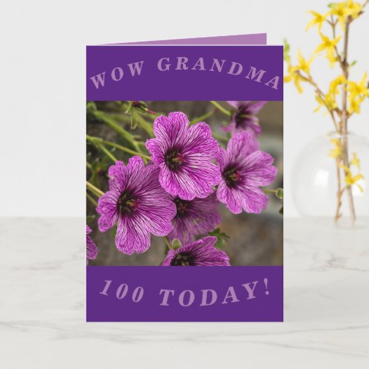 紫フローラ100番目の誕生日カード カード (黄色い花)