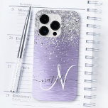 紫ブラシ仕上げメタル銀グリッターモノグラム名 Case-Mate iPhone 14 PROケース<br><div class="desc">このトレンディーのシックな電話ケースデザインは、紫のブラシ付きメタリックな背景に銀のグリッターを搭載しきらめくて簡単にパーソナライズすることができる。</div>