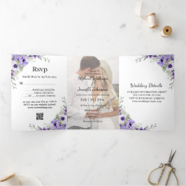 紫モダンのフローラ写真のスクリプ結婚トの写真スタイリッシュ 三つ折り招待状