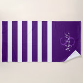紫モダンエレガントのシンプルモノグラムストライプの名 ビーチタオル (正面)