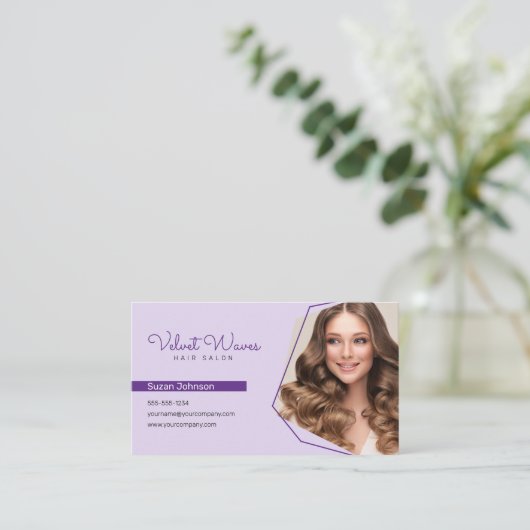 紫モダンエレガント美容師メイクQRコード 名刺 (スタンド正面)