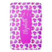 紫モダンピンクの鳩ハートバレンタイン名 バスマット (正面縦)