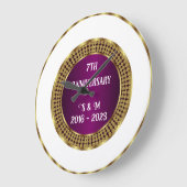 紫モダン白と金ゴールド幾何学記念日 ラージ壁時計 (傾斜)