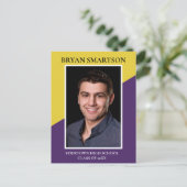 紫モダン黄色の卒業写真のお知らせ 案内ポストカード (スタンド正面)