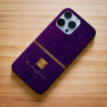 紫モノグラムのエレガント金ゴールド iPhone 15 PRO MAXケース<br><div class="desc">金ゴールド独占的銅のメタリックフェイクスクエアとモノグラムの名前のイニシャルと紫のインディゴの革の背景の上のストライプを備えた上品な外観のオフィスや個人の電話ケース。              中小企業や独立したビジネスプロフェッショナル、企業のパーソナルブランディングまたはスタイリストのスペシャリスト、メイクアップアーティストまたは美しいサロン、ブティックまたは店舗マネージャーに適している。               レザーの質感とグリッターのスパークル効果をプリント。</div>