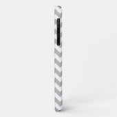 紫モノグラムグレーシェブロン模様 Case-Mate iPhoneケース (裏面/左)