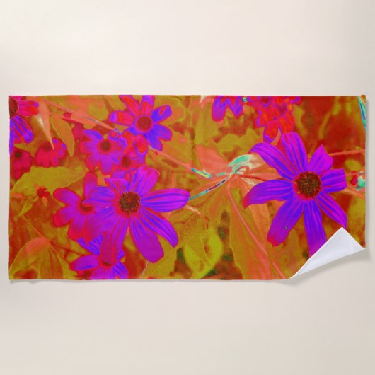 紫外カラフル、マゼンタ、赤の花 ビーチタオル (正面)