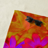 紫外カラフル、マゼンタ、赤の花 ビーチタオル (インサイチュ)