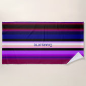 紫数々の色の垂直ストライプ色 ビーチタオル (正面)