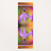 紫淡い色のの花が閉まパーソナライズされたる ヨガマット (正面)