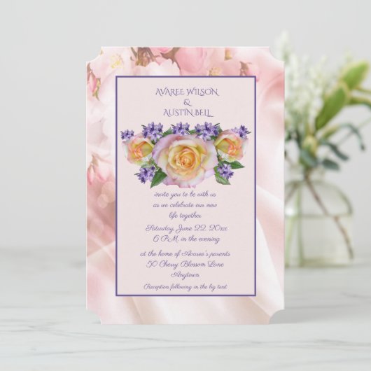 紫淡い色のアクセント付きピンクローズ招待状 招待状 (スタンド正面)