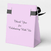 紫淡い色のミニマル結婚式パーティーの名前，日付 フェイバーボックス (裏面サイド)