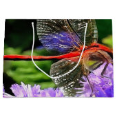紫紫色の花の赤いトンボ ラージペーパーバッグ (正面)