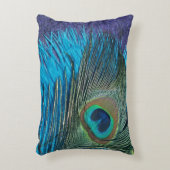 紫色およびティール(緑がかった色)の孔雀 アクセントクッション (正面(垂直))