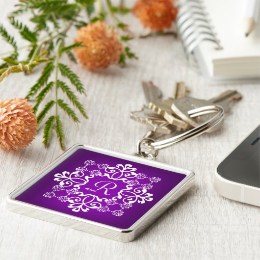 紫色および白いダマスク織のモノグラムのなキーホルダー キーホルダー (側面)