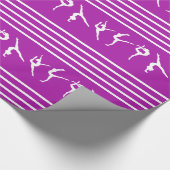 紫色および白くストライプのな体操のクリスマス ラッピングペーパー (角)