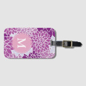 紫色および薄紫の花模様のモノグラム ラゲッジタグ (正面横)