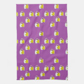 紫色に泡立てたビールカップ キッチンタオル (縦)