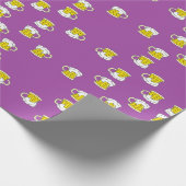 紫色に泡立てたビールカップ ラッピングペーパー (角)