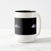 紫色のかわいくクールな眼球のデザインの目 ツートーンマグカップ (正面右)