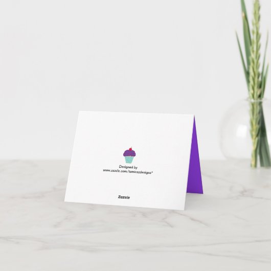 紫色のつや消しのバニラさくらんぼのカップケーキは感謝していしています サンキューカード (裏面)