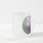 紫色のアイリスによって曇らされるマグ フロストグラスマグカップ (正面右)