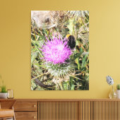 紫色のアザミの上のミツバチ。 キャンバスプリント (インサイチュ (リビング))