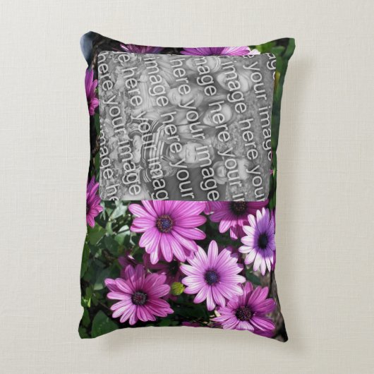 紫色のアフリカデイジーの花のフレームあなたの写真を追加 アクセントクッション (裏面(縦))