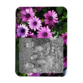 紫色のアフリカデイジーの花のフレームあなたの写真を追加 マグネット (縦)