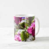 紫色のアフリカバイオレット コーヒーマグカップ (正面右)