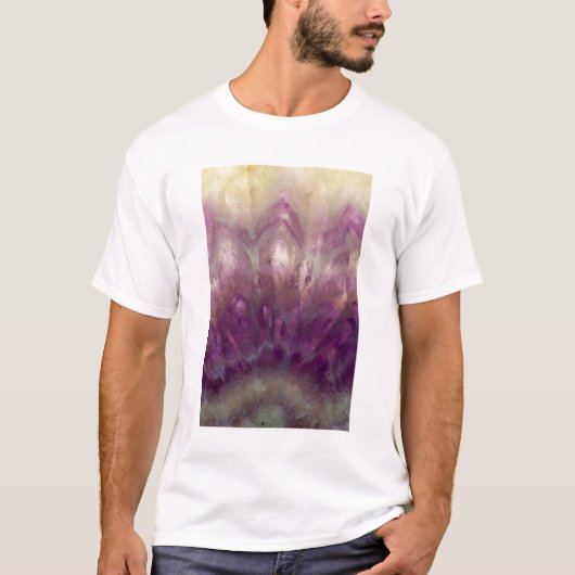 紫色のアメシストのクローズアップ Tシャツ (正面)