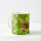 紫色のエッジ銅蝶のバグのマグカップ コーヒーマグカップ (正面左)