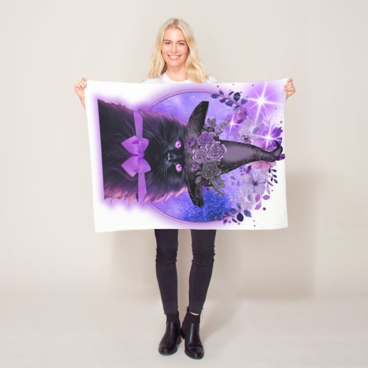 紫色のオーラを持つ黒猫 フリースブランケット (インサイチュ)