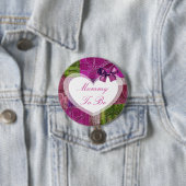 紫色のキルトであるお母さんはベビーシャワーボタンを好みます 缶バッジ (インサイチュ)