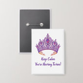 紫色のクラウン付きツインアナウンスボタン 缶バッジ (正面/裏面)