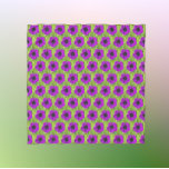 紫色のクランズビルゼラニウムフローラルパターン スカーフ<br><div class="desc">紫色のクランズビル・ゼラニウムの写真のイメージを特徴とし、繰り返しパターンで印刷されたシフォンスカーフでワードローブをアクセント。素敵なフローラデザイン!スカーフサイズを選択する。</div>