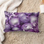 紫色のクリスマスオーナメントのつまらないものの投球のクッション ランバークッション (ブランケット)
