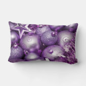紫色のクリスマスオーナメントのつまらないものの投球のクッション ランバークッション (裏面)