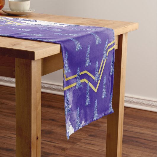 紫色のクリスマスツリーの水の色の幾何学的金ゴールド ショートテーブルランナー (インサイチュ)