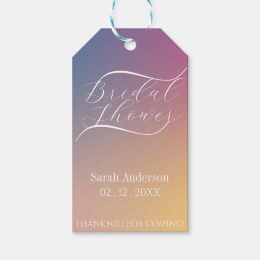 紫色のグラデーションのクラスモダンスクリプトブライダルシャワー ギフトタグ (正面)