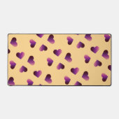 紫色のグラデーションハートパターンのピンク デスクマット (正面)