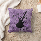 紫色のグランジなダマスク織の黒のギター及び花の枕 クッション (ブランケット)