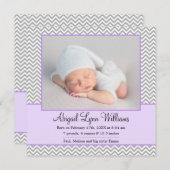 紫色のグレーシェブロンの女の子の写真の誕生発表 案内状 (正面/裏面)