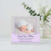 紫色のグレーシェブロンの女の子の写真の誕生発表 案内状 (スタンド正面)