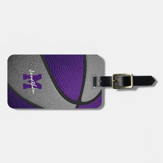 紫色のグレーチームカラーバスケッモノグラムのトバスケットボール ラゲッジタグ (正面横)